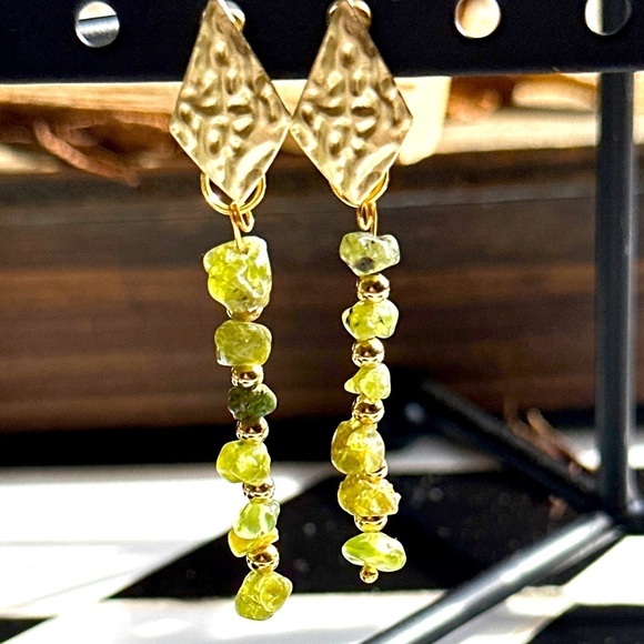 Peridot raw confetti chandelier long gold earrings/August birthstone/ dangle - Picture 1 of 6